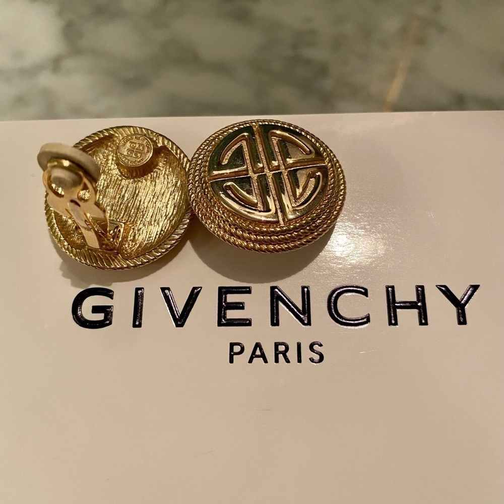 Givenchy Vintage 90s Logo Gold Disc Clip Earrings - Picture 2 of 7